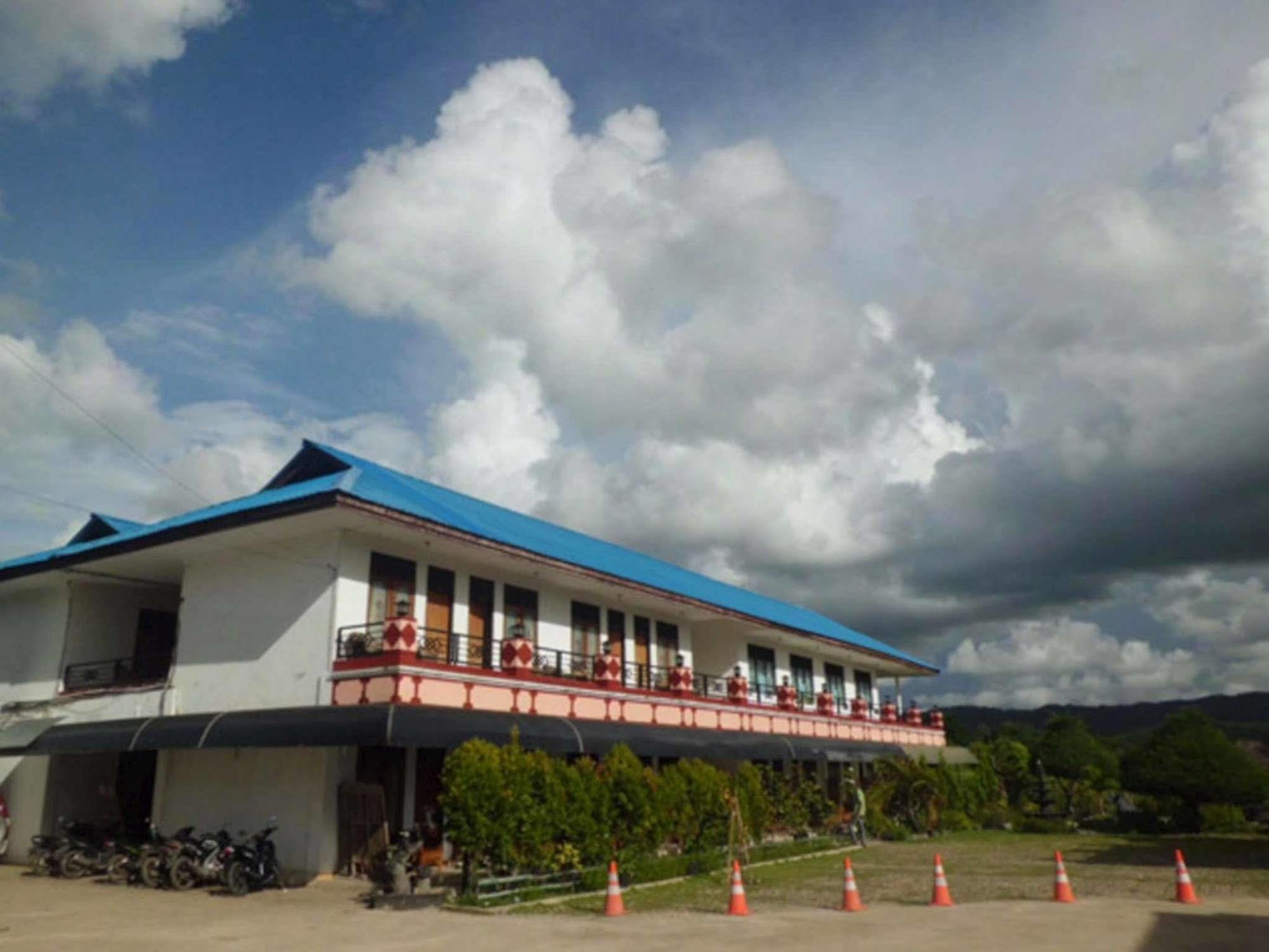 Hotel Sinar Tambolaka Waingapu Luaran gambar